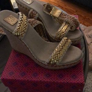 Tory Burch wedge size 9